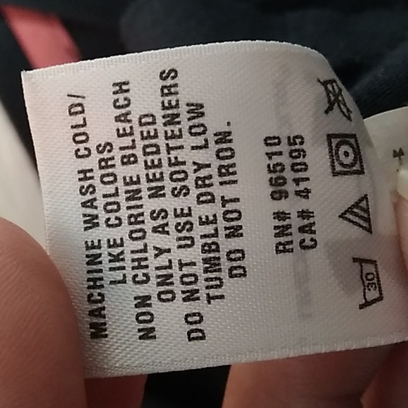 Under Armour Semi Fitted Womens Top Sz.XL Women Hunt Too - Picture 8 of 9